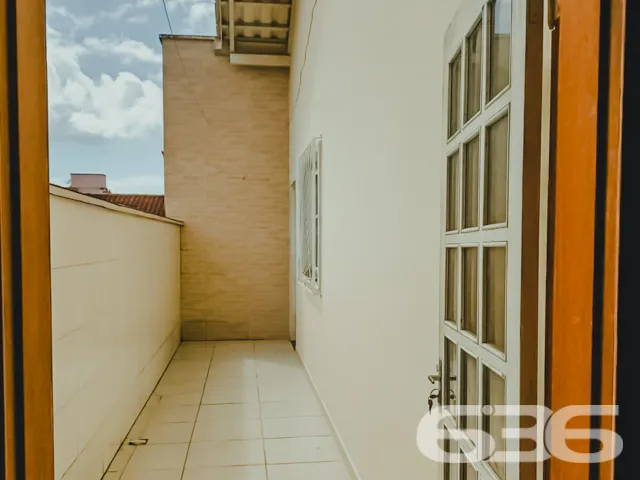 ESPAĂO E SOFISTICAĂĂO NO BAIRRO BUCAREIN: SOBRADO