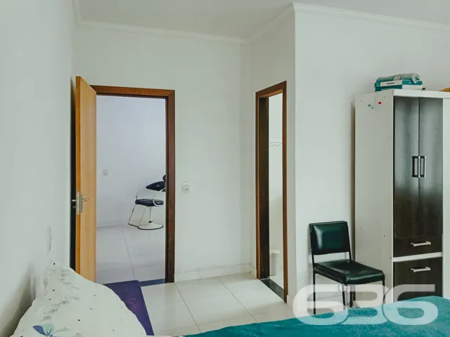 ESPAĂO E SOFISTICAĂĂO NO BAIRRO BUCAREIN: SOBRADO