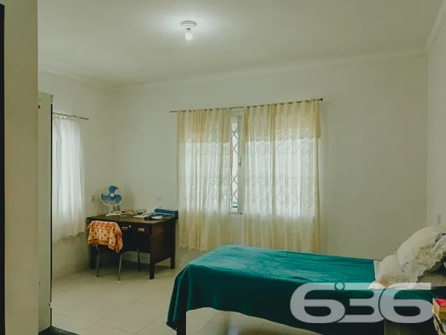 ESPAĂO E SOFISTICAĂĂO NO BAIRRO BUCAREIN: SOBRADO