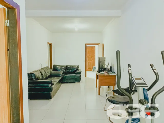 ESPAĂO E SOFISTICAĂĂO NO BAIRRO BUCAREIN: SOBRADO