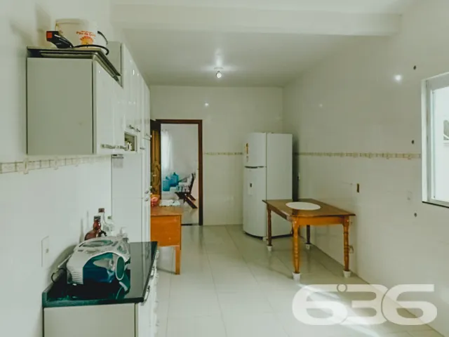 ESPAĂO E SOFISTICAĂĂO NO BAIRRO BUCAREIN: SOBRADO