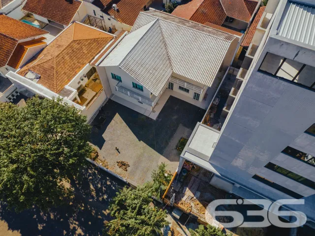 ESPAĂO E SOFISTICAĂĂO NO BAIRRO BUCAREIN: SOBRADO