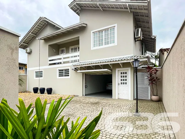 BELÍSSIMA RESIDÊNCIA COM SUÍTE MASTER NO BAIRRO IR