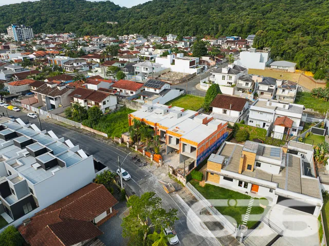 Com o frescor da brisa matinal de Joinville, apres