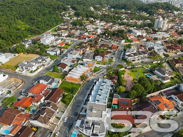 Com o frescor da brisa matinal de Joinville, apres