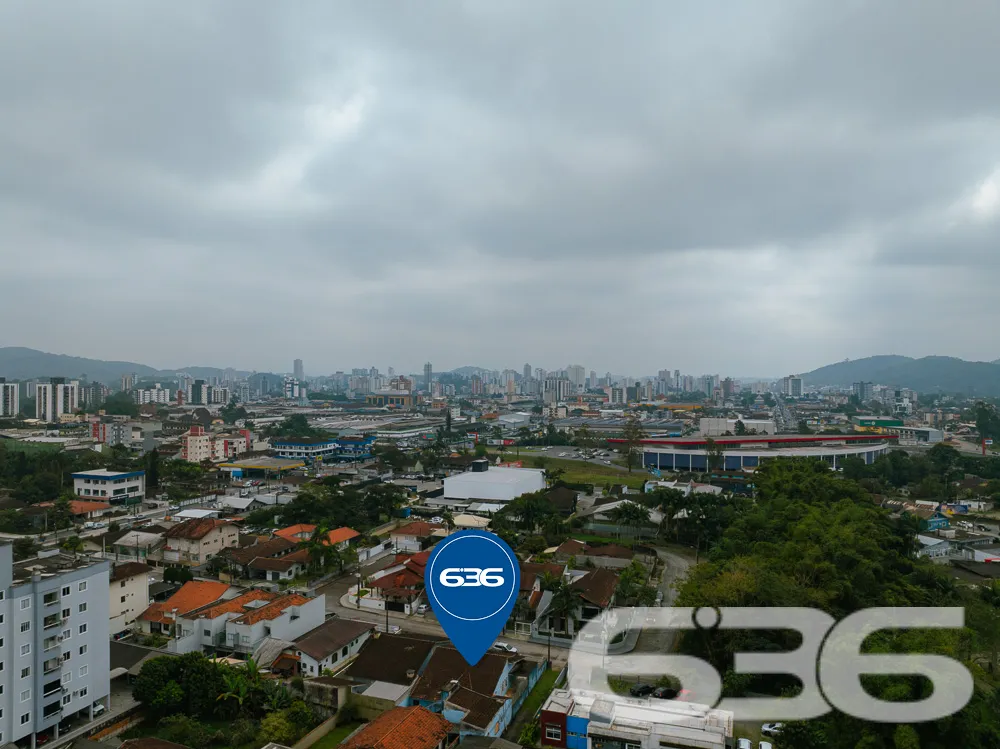 Este belo sobrado, apresenta uma ĂĄrea construĂda d