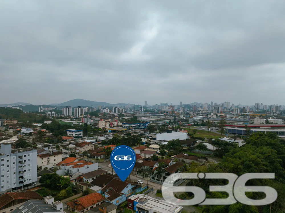 Este belo sobrado, apresenta uma ĂĄrea construĂda d