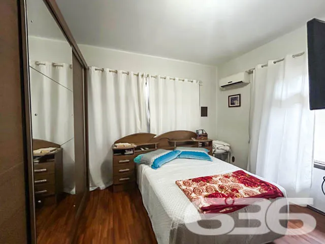 ImĂłvel para Venda - Sobrado Amplo em Joinville, SC