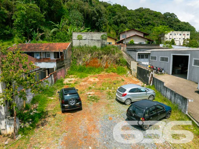 Confira este terreno à venda em uma excelente loca