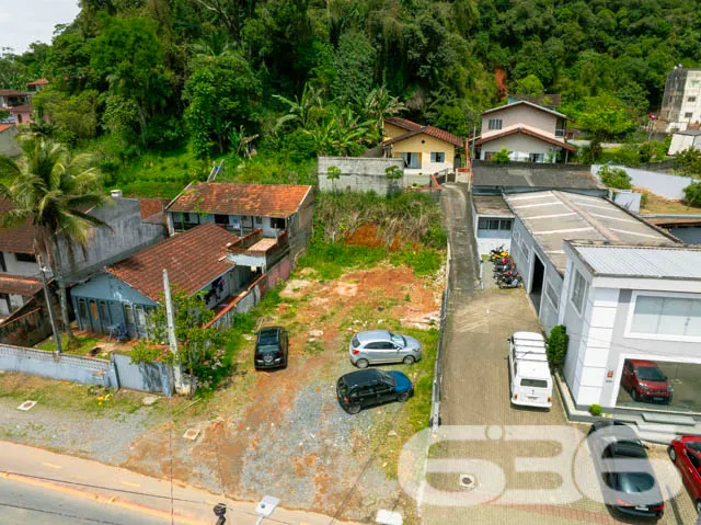 Confira este terreno à venda em uma excelente loca