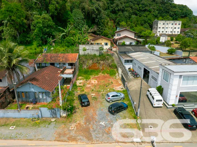 Confira este terreno à venda em uma excelente loca