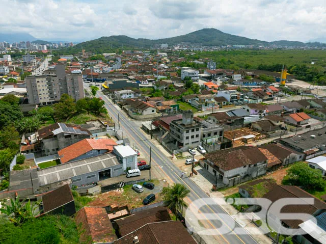 Confira este terreno à venda em uma excelente loca