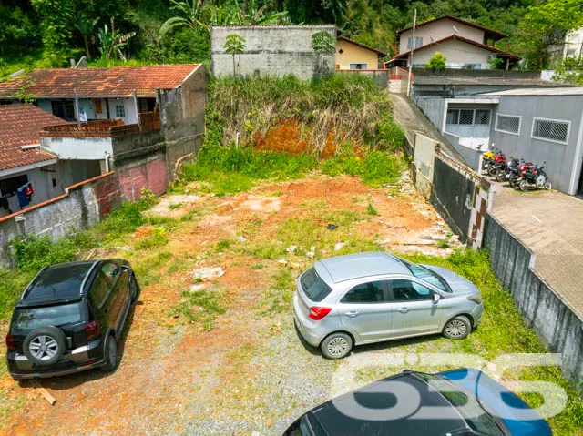 Confira este terreno à venda em uma excelente loca