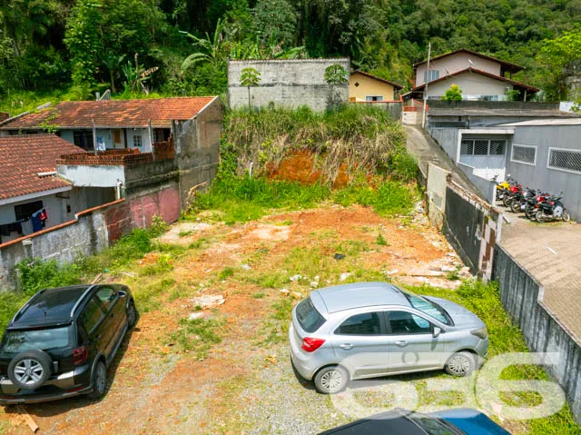Confira este terreno à venda em uma excelente loca