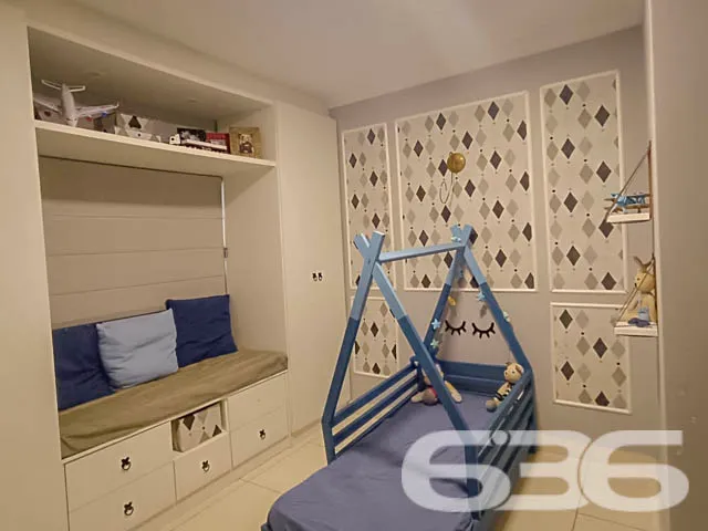 Apresentamos a vocĂȘ uma residĂȘncia geminada, sobra