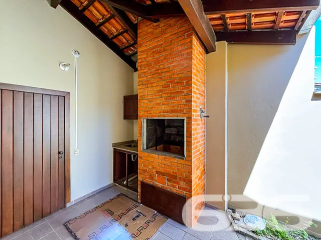 Descubra o charme e a elegância nesta residência t