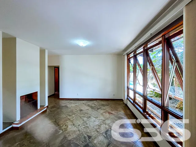 Descubra o charme e a elegância nesta residência t