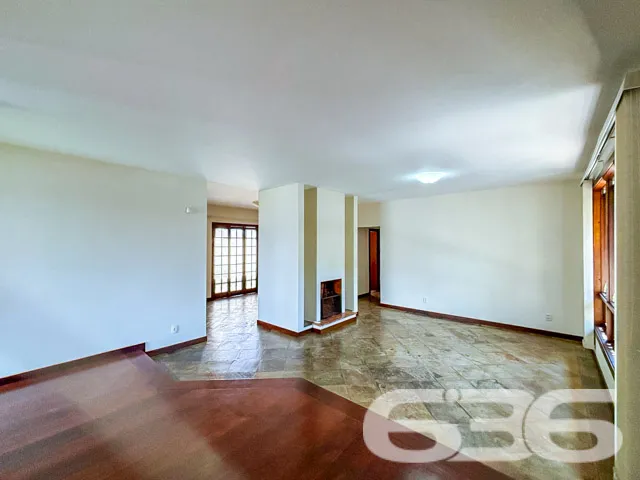 Descubra o charme e a elegância nesta residência t