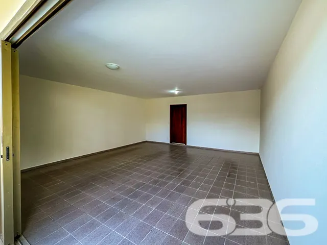 Descubra o charme e a elegância nesta residência t
