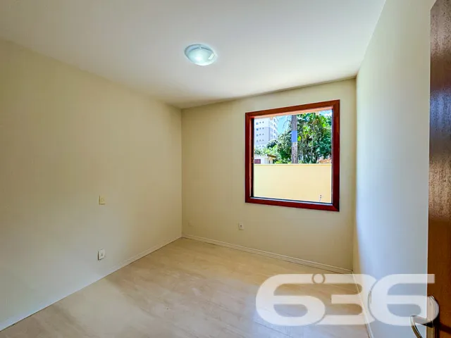 Descubra o charme e a elegância nesta residência t