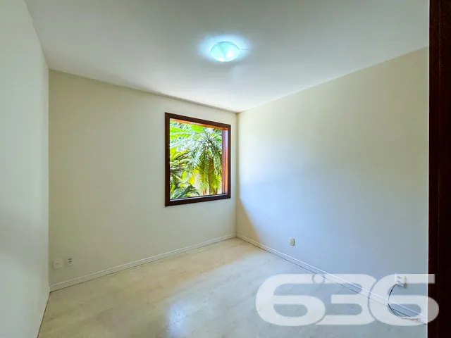 Descubra o charme e a elegância nesta residência t