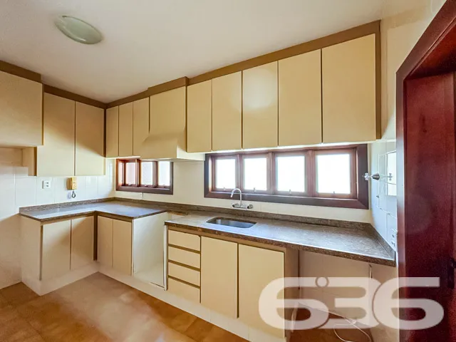 Descubra o charme e a elegância nesta residência t
