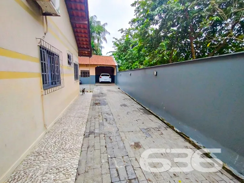 Casa térrea à venda no bairro João Costa em Joinvi
