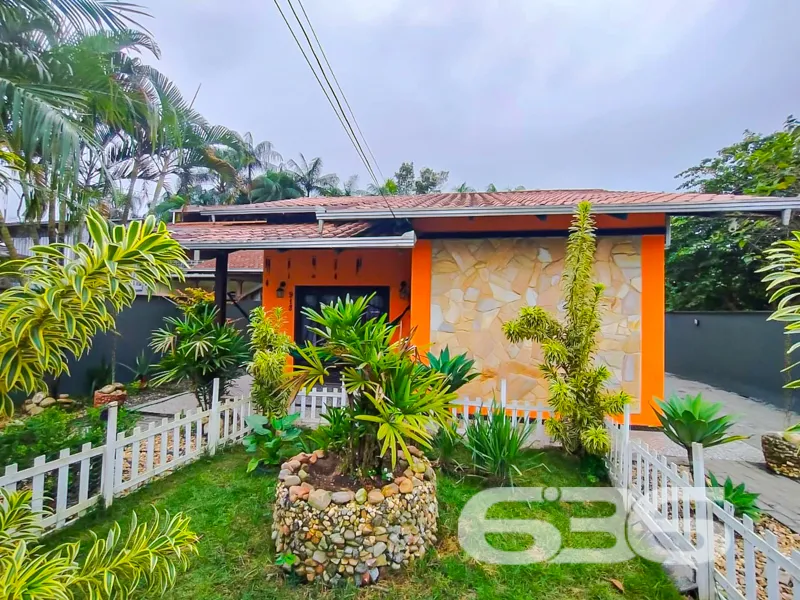 Casa térrea à venda no bairro João Costa em Joinvi