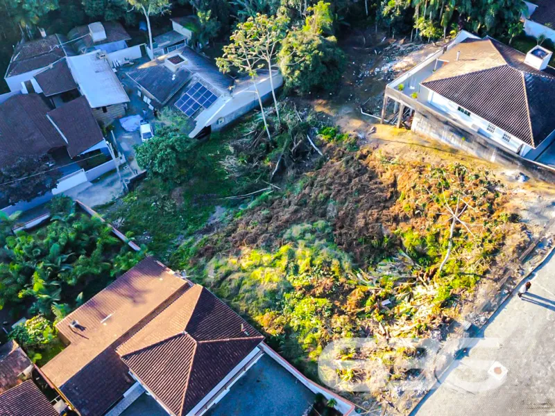 Oportunidade Única: Terreno Amplo à Venda no Coraç