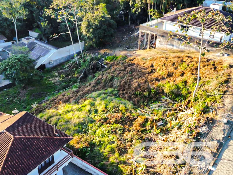 Oportunidade Única: Terreno Amplo à Venda no Coraç