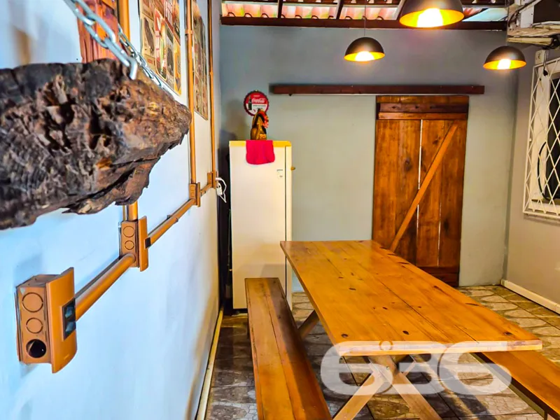 Explore a oportunidade única de adquirir uma resid