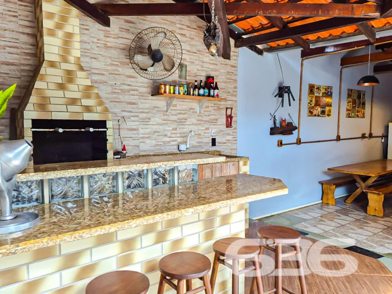 Explore a oportunidade única de adquirir uma resid