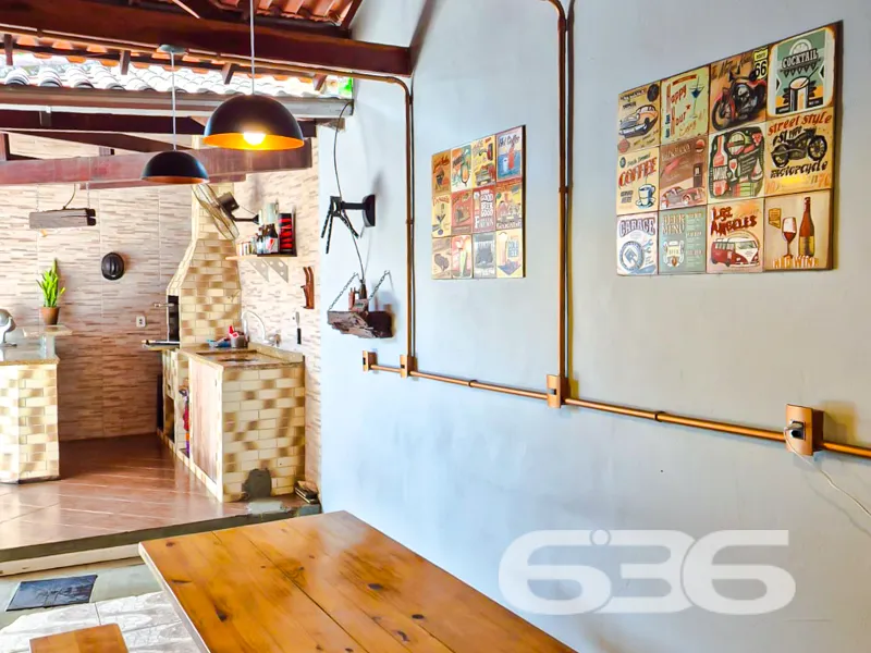 Explore a oportunidade única de adquirir uma resid