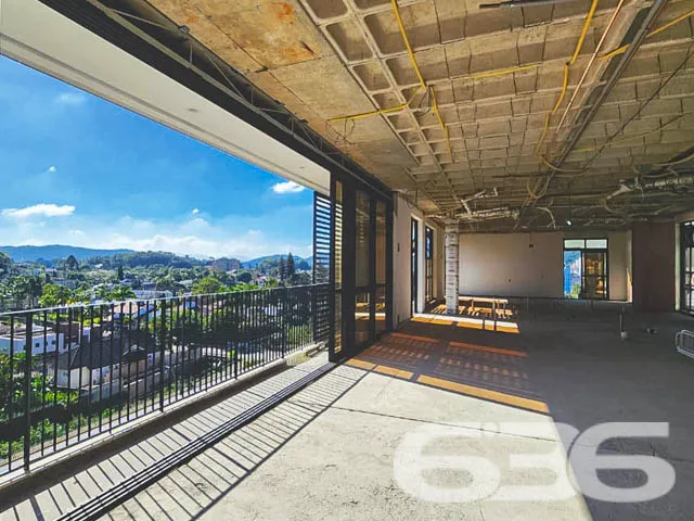 BELÍSSIMO APARTAMENTO COM 4 SUÍTES E 3 VAGAS DE GA