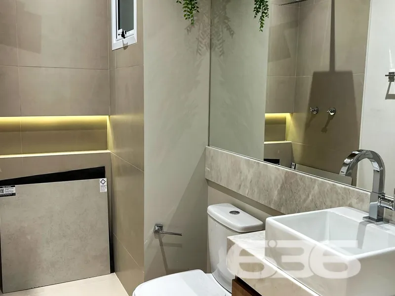 APARTAMENTO COM 1 SUÍTE E MAIS 2 QUARTOS, NO BAIRR