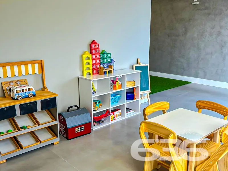 APARTAMENTO COM 1 SUÍTE E MAIS 2 QUARTOS, NO BAIRR