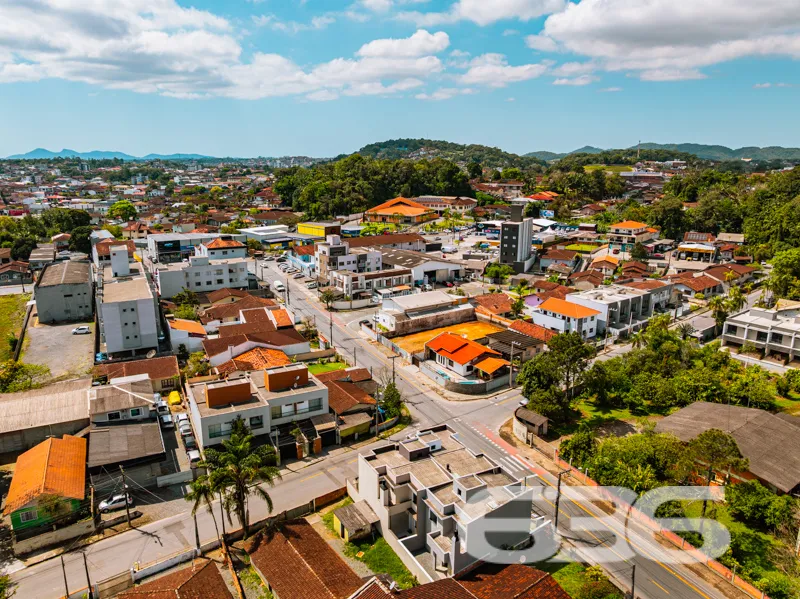 Descubra o seu novo lar no coração pulsante de Joi